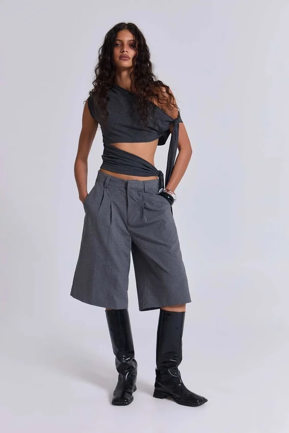 Graue, taillierte Goliath Shorts