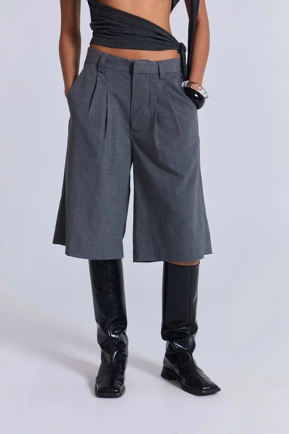 Graue, taillierte Goliath Shorts