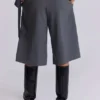 Graue, taillierte Goliath Shorts