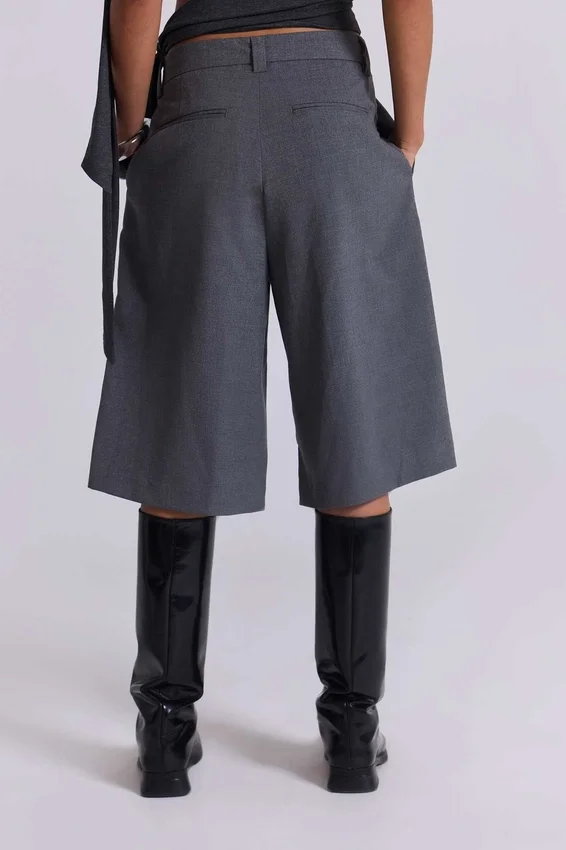 Graue, taillierte Goliath Shorts