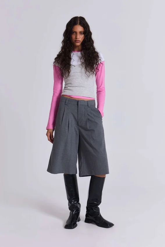 Graue, taillierte Goliath Shorts