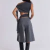Graue, taillierte Goliath Shorts