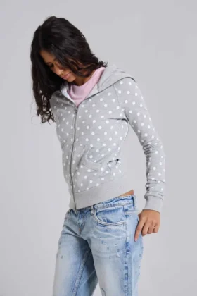 Grauer Hoodie mit Polka-Dots