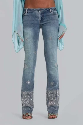 Handperlbestickte Cooper-Jeans im Bootcut-Schnitt