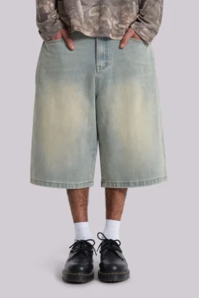 Hellgewaschene Jumbo-Jorts