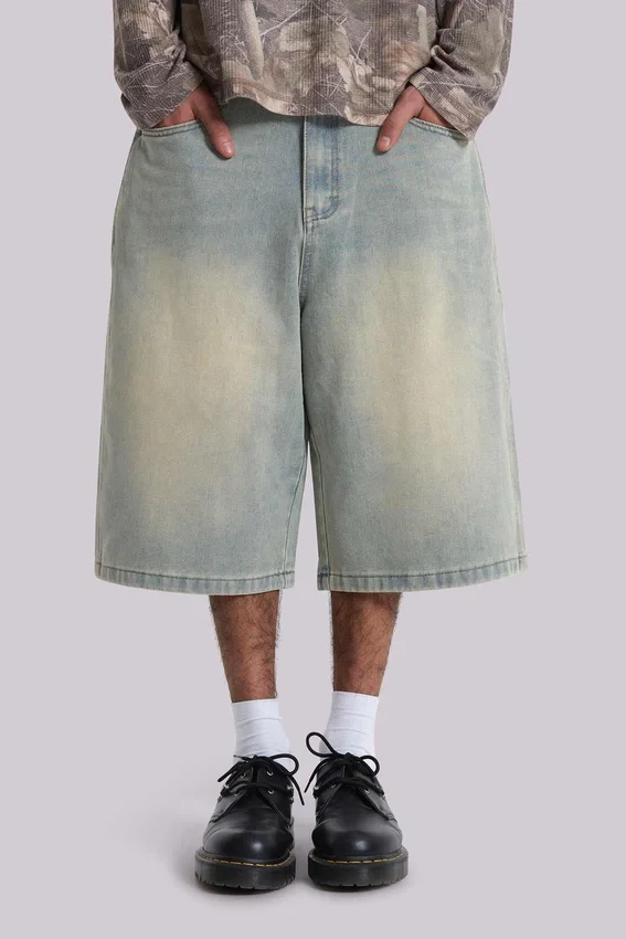 Hellgewaschene Jumbo-Jorts