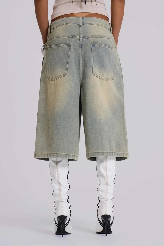 Hellgewaschene Jumbo-Jorts
