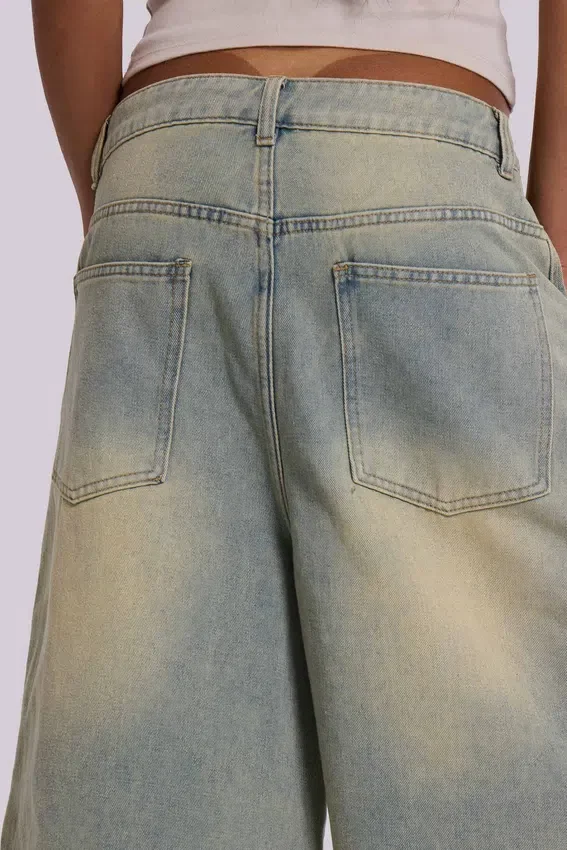 Hellgewaschene Jumbo-Jorts