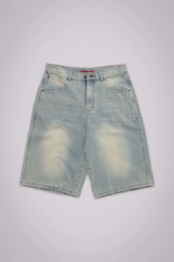 Hellgewaschene Jumbo-Jorts