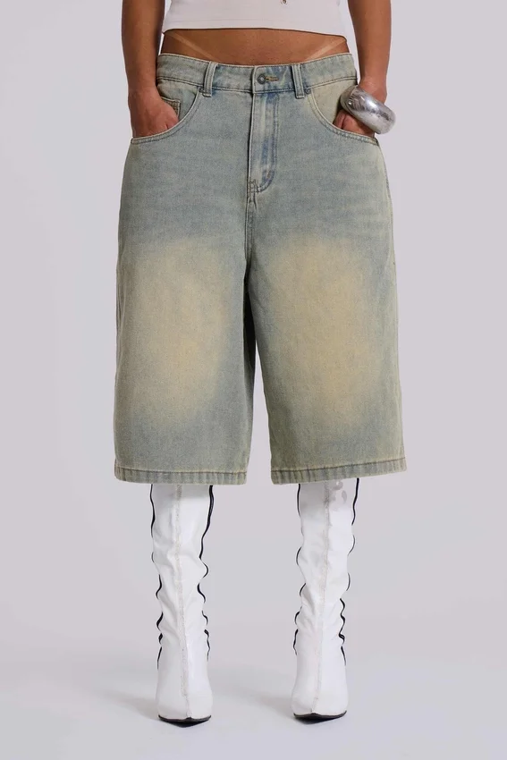 Hellgewaschene Jumbo-Jorts