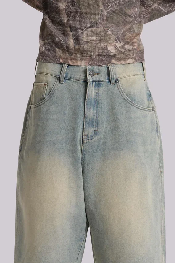 Hellgewaschene Jumbo-Jorts