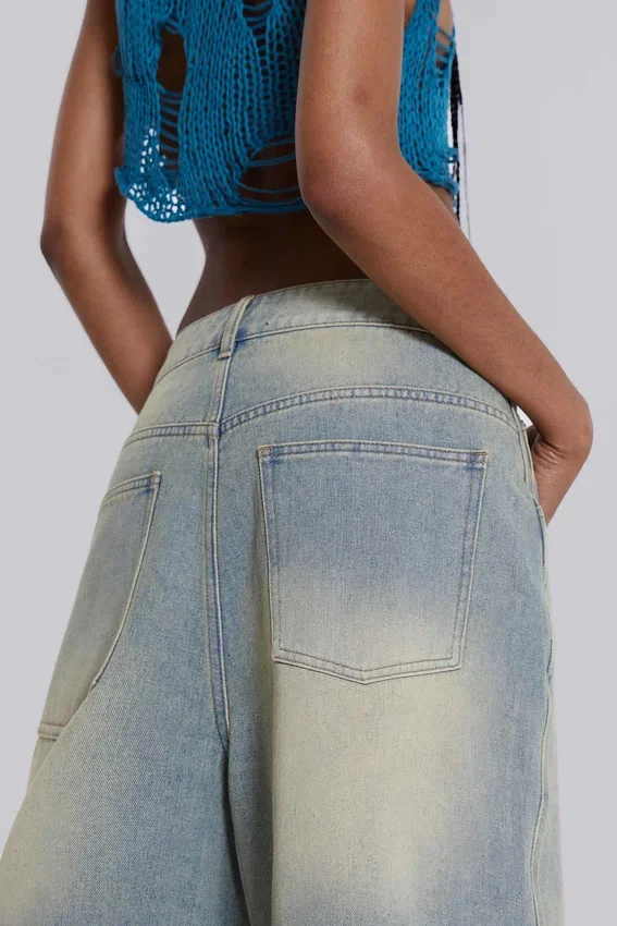 Hellgewaschene Jumbo-Jorts