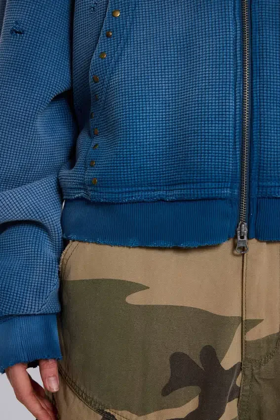 Hoodie mit Nieten in Sunfade-Waffeloptik