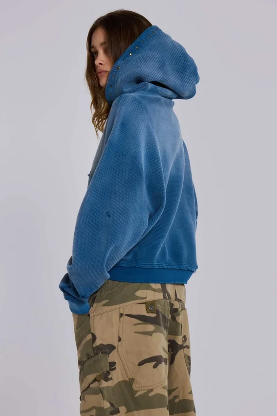 Hoodie mit Nieten in Sunfade-Waffeloptik