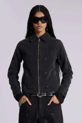 Jeansjacke mit Nieten