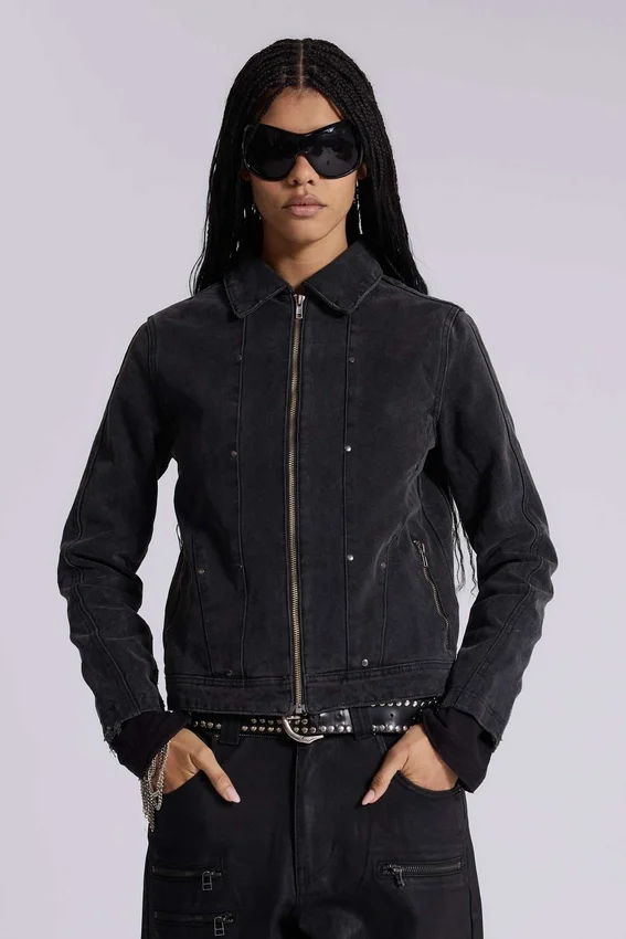 Jeansjacke mit Nieten