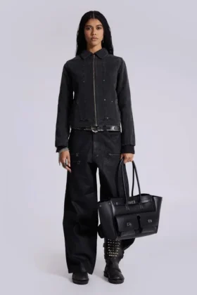 Jeansjacke mit Nieten