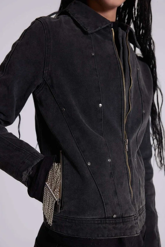 Jeansjacke mit Nieten