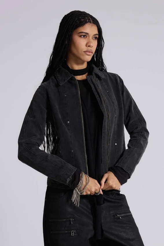 Jeansjacke mit Nieten