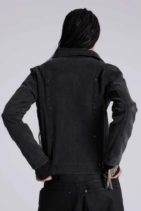 Jeansjacke mit Nieten