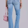 Kelsey Low-Rise-Skinny-Bootcut-Jeans in heller Waschung