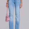 Kelsey Low-Rise-Skinny-Bootcut-Jeans in heller Waschung