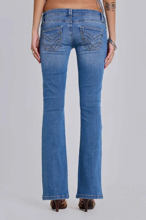Kelsey Low-Rise-Skinny-Bootcut-Jeans in mittlerer Waschung