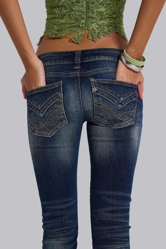 Kelsey Skinny-Bootcut-Jeans mit niedriger Leibhöhe in dunkler Waschung
