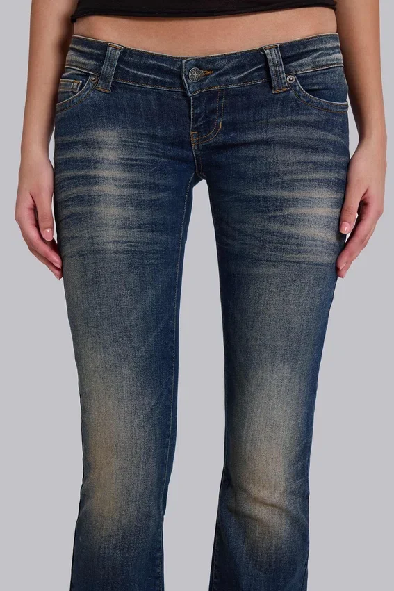 Kelsey Skinny-Bootcut-Jeans mit niedriger Leibhöhe in dunkler Waschung