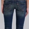 Kelsey Skinny-Bootcut-Jeans mit niedriger Leibhöhe in dunkler Waschung