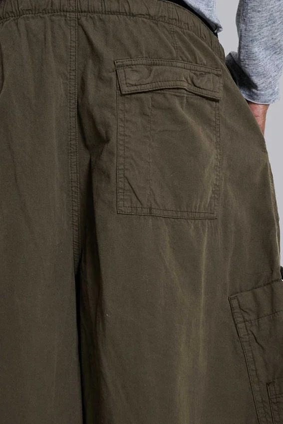 Khaki Parachute Cargo-Baggy-Shorts