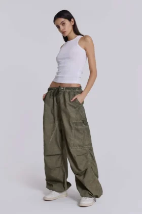 Khaki-Parachute Pants mit Ölwaschung