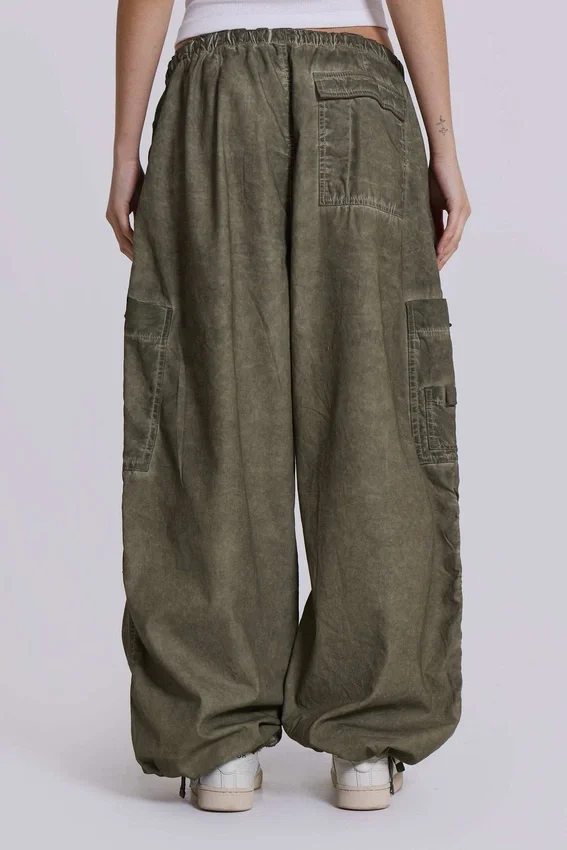Khaki-Parachute Pants mit Ölwaschung