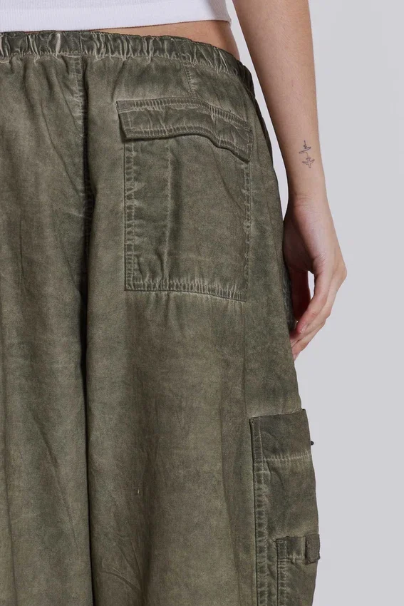Khaki-Parachute Pants mit Ölwaschung