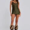 Lavinia rückenfreies Minikleid mit Fransen in Khaki