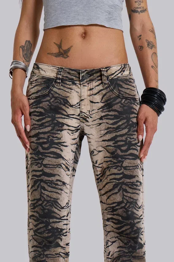 Leona Bootcut-Jeans „Cooper“ mit Tiger-Print