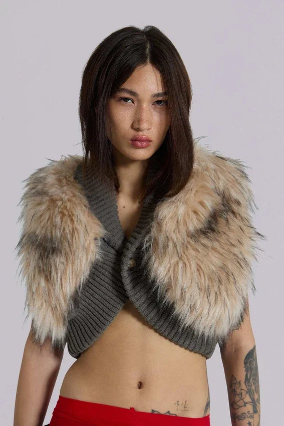 Meka-Strickbolero aus Kunstfell
