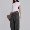 Monster Joggers in Anthrazit mit Leopardenmuster