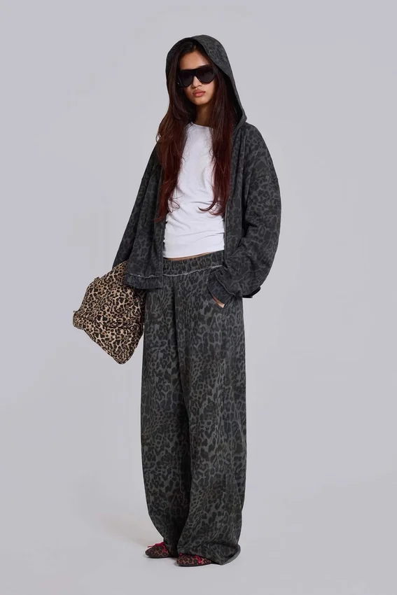 Monster Joggers in Anthrazit mit Leopardenmuster