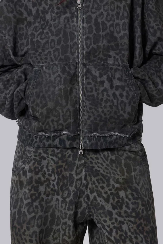 Monster Joggers in Anthrazit mit Leopardenmuster