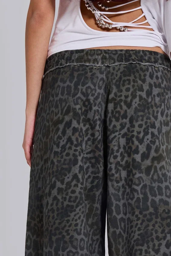 Monster Joggers in Anthrazit mit Leopardenmuster