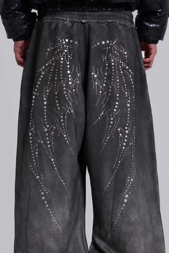 Monster Joggers „Studded Wing“