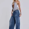 „Nailed Studded Colossus Jeans“ in mittelblauer Waschung