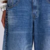 „Nailed Studded Colossus Jeans“ in mittelblauer Waschung