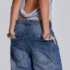 „Nailed Studded Colossus Jeans“ in mittelblauer Waschung