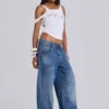 „Nailed Studded Colossus Jeans“ in mittelblauer Waschung
