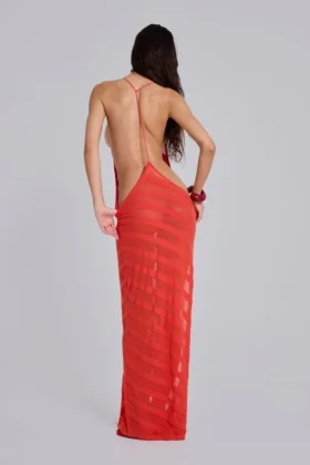 Noir-Strick-Maxikleid in Koralle