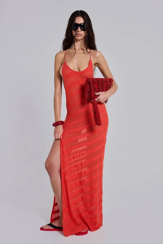 Noir-Strick-Maxikleid in Koralle