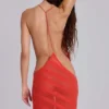 Noir-Strick-Maxikleid in Koralle