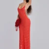 Noir-Strick-Maxikleid in Koralle